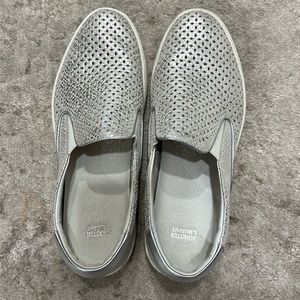 Johnston & Murphy ladies shoes. Silver metallic. Size 9.5.